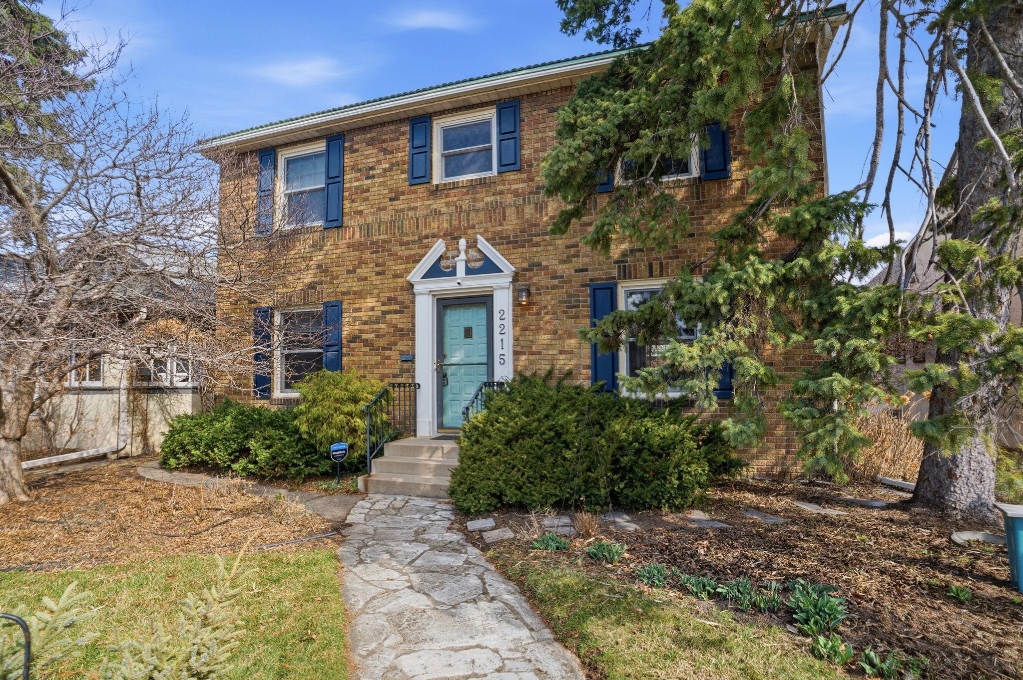 Welcome to 2215 St. Anthony Pkwy!