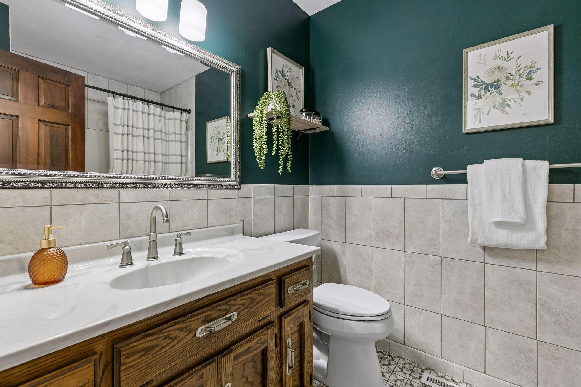 Full bathroom - upper level