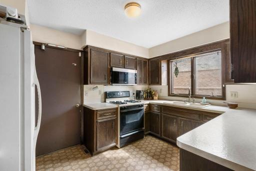 2309 Horizon Road, Burnsville, MN 55337
