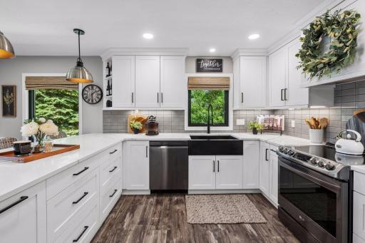 15600 Logarto Lane, Burnsville, MN 55306