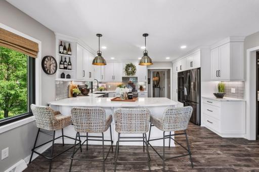 15600 Logarto Lane, Burnsville, MN 55306