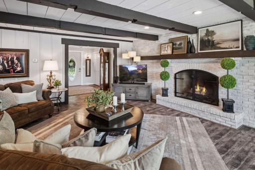 15600 Logarto Lane, Burnsville, MN 55306