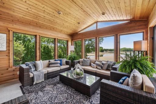 15600 Logarto Lane, Burnsville, MN 55306