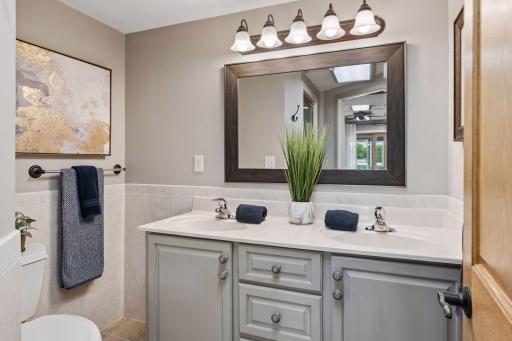15600 Logarto Lane, Burnsville, MN 55306