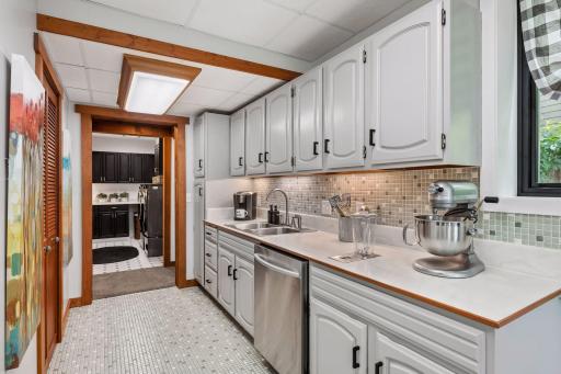 15600 Logarto Lane, Burnsville, MN 55306