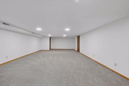 15600 Logarto Lane, Burnsville, MN 55306