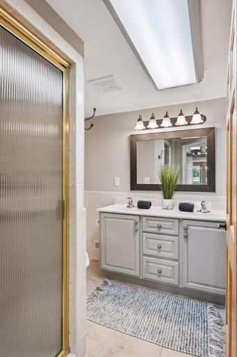 15600 Logarto Lane, Burnsville, MN 55306