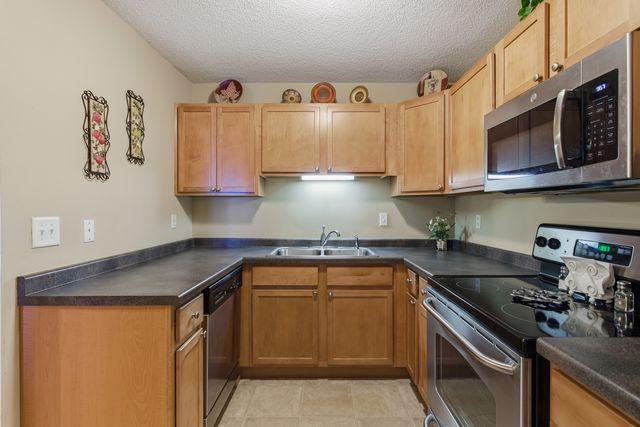 KT w/ excellent Counter Space & Cabinets