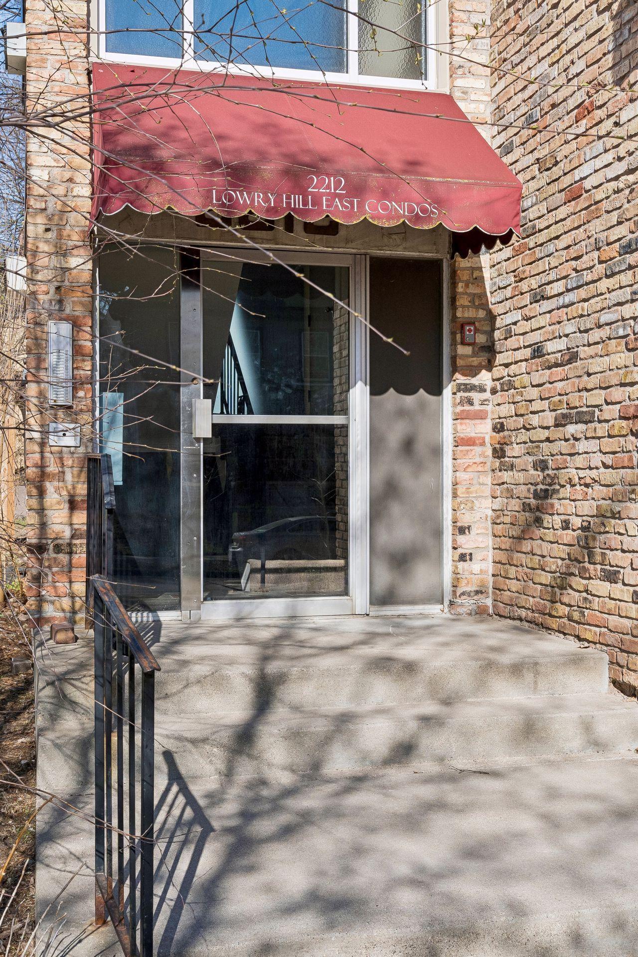 Great walkability to entertainment and stores!