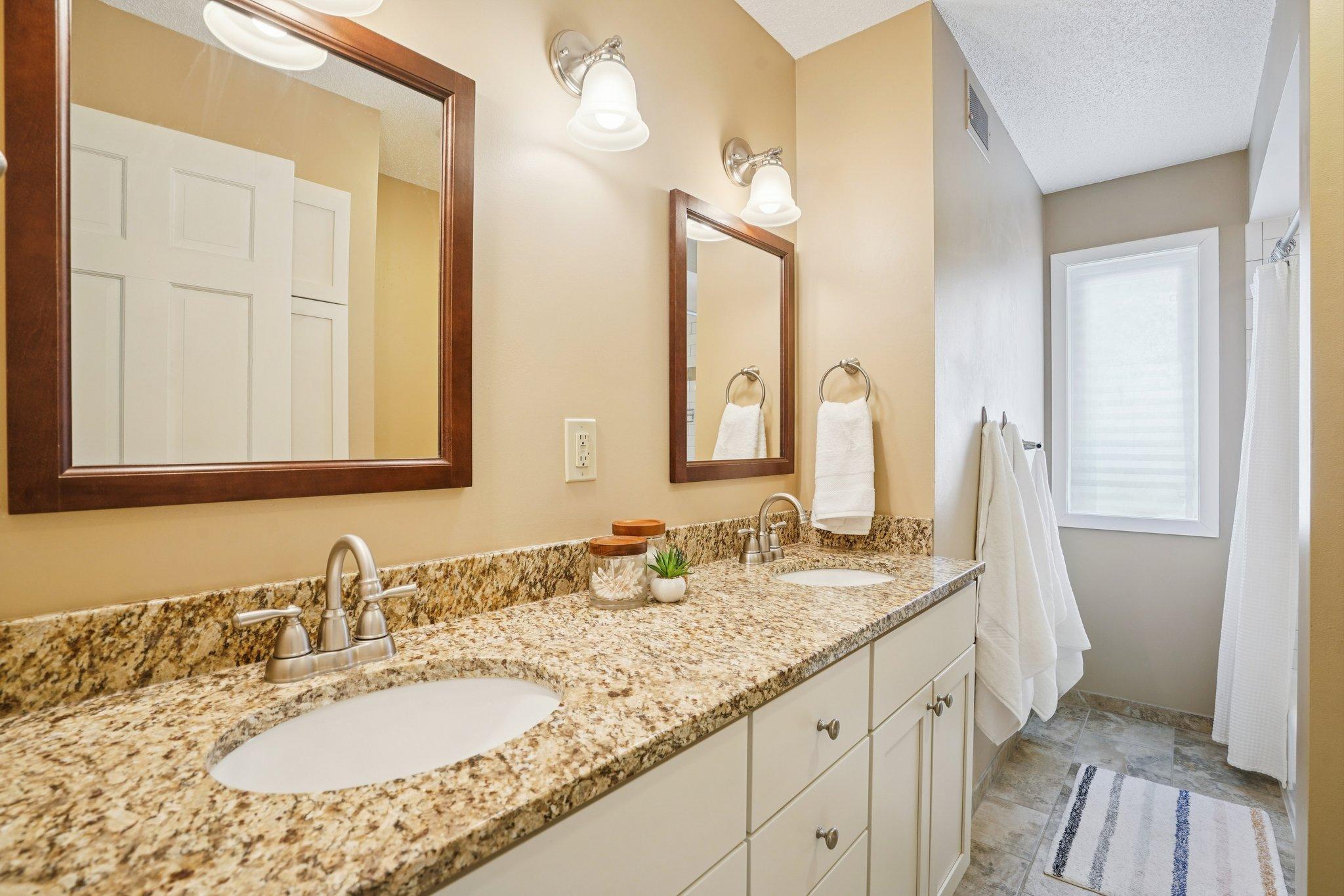 38-web-or-mls-Kerry Ln-S1803-038.jpg