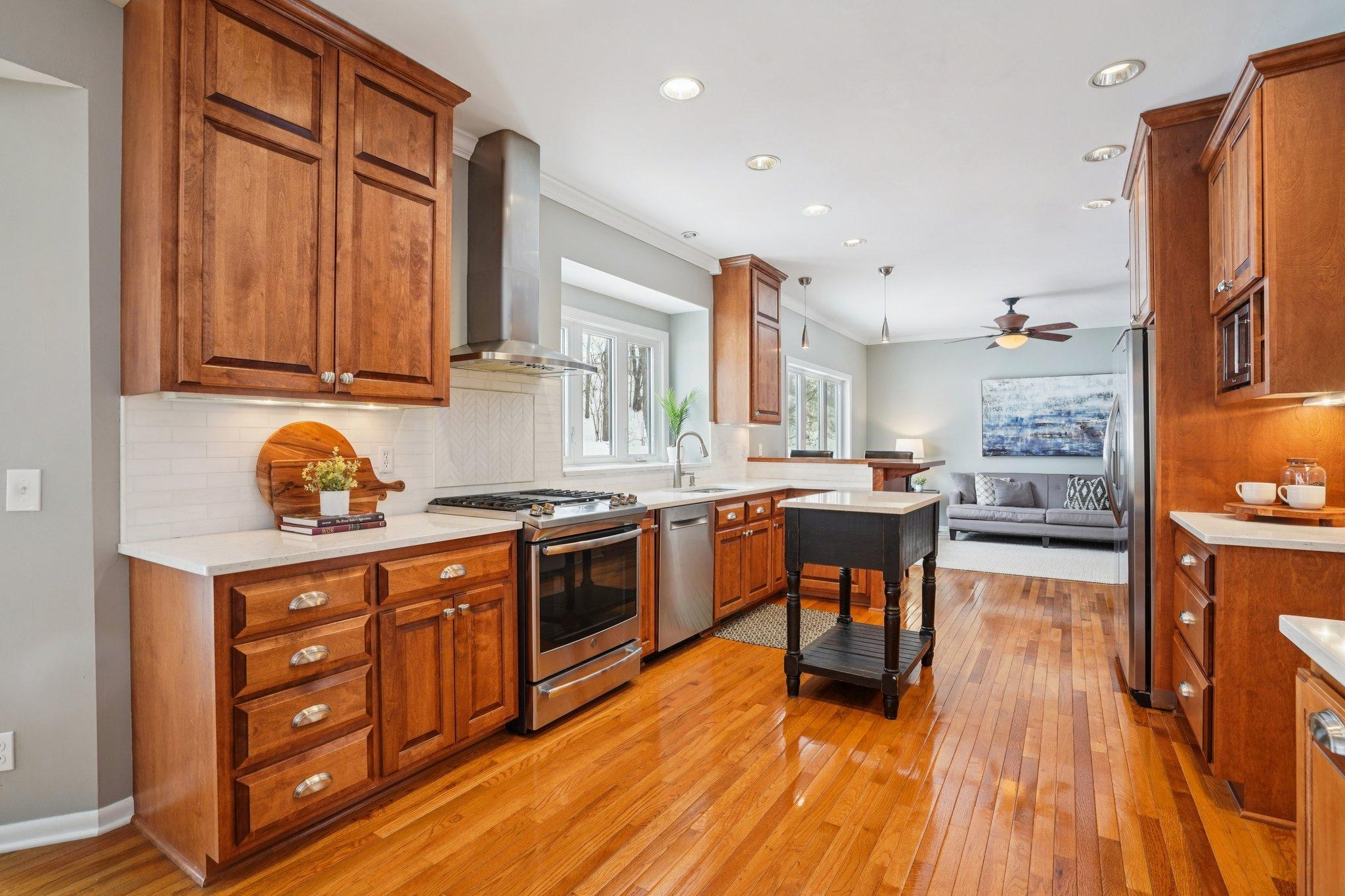 31-web-or-mls-Kerry Ln-S1803-031.jpg