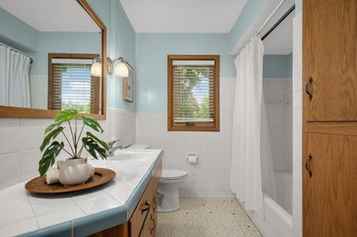 Upper level Full Bath