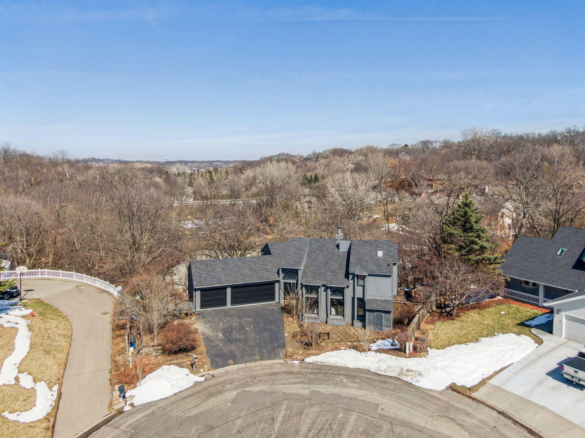 Designed for both comfort and entertaining, this spacious 4-level home in one of West Bloomington’s sought-after neighborhoods is set on a private cul-de-sac.