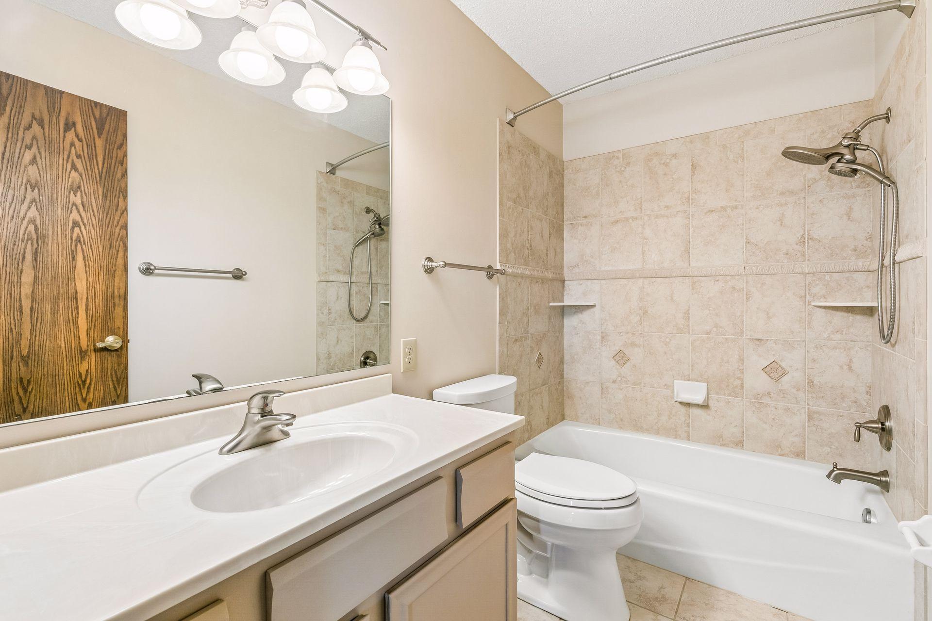Upper Level Full Bath