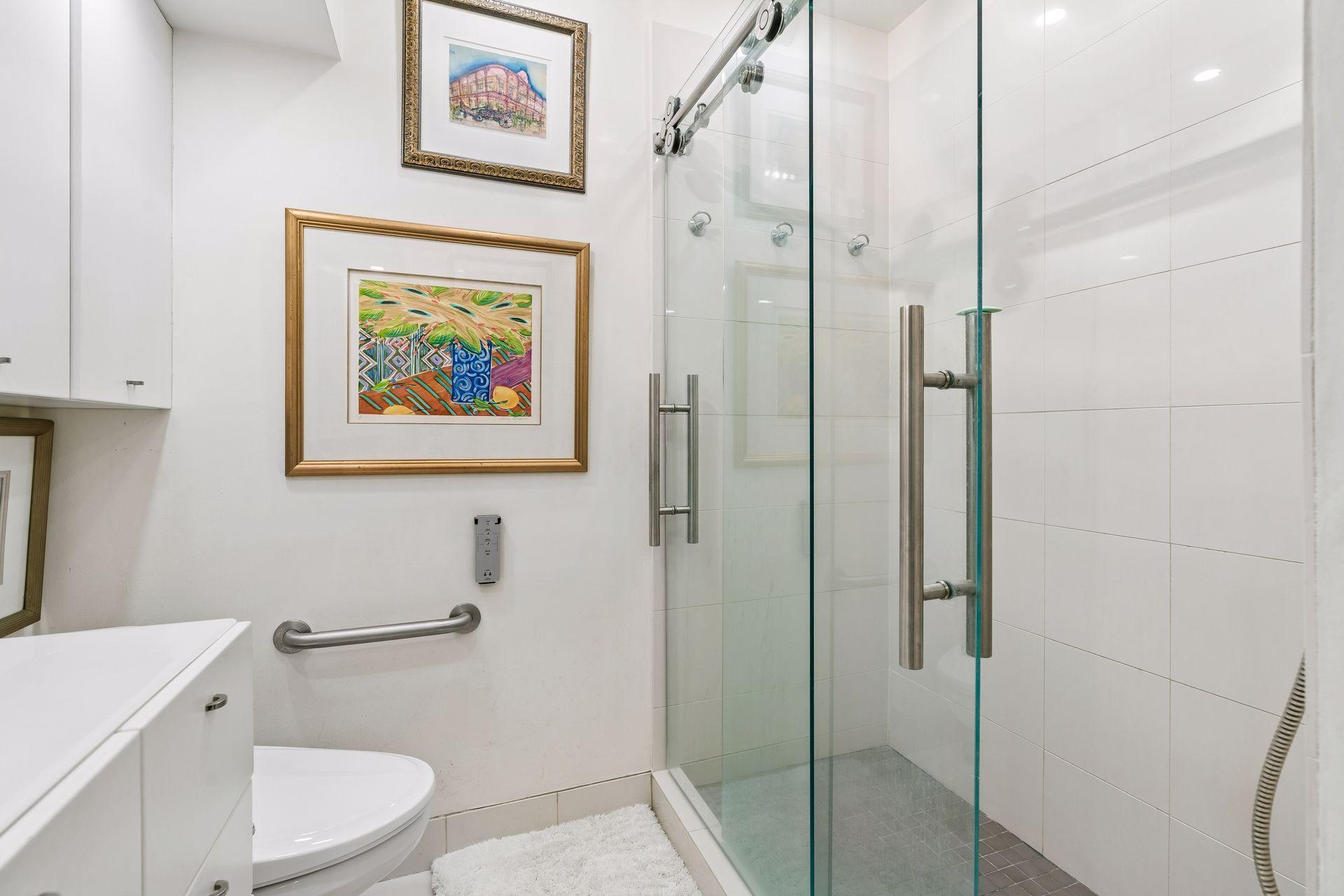 Fantastic walk-in shower