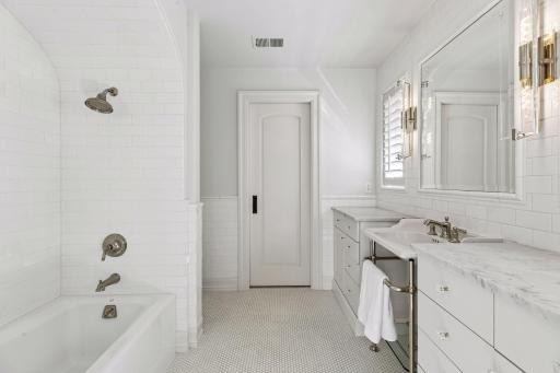 Bedroom 3 Ensuite full bath