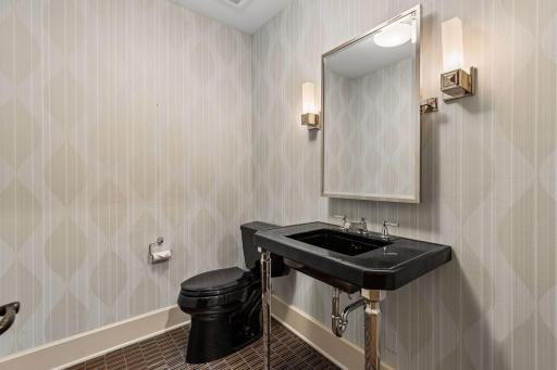 Lower Level Powder Bath