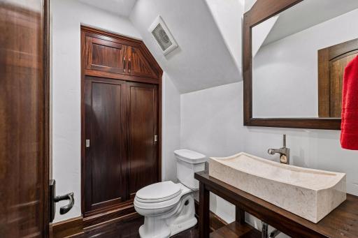 1/2 Bathroom