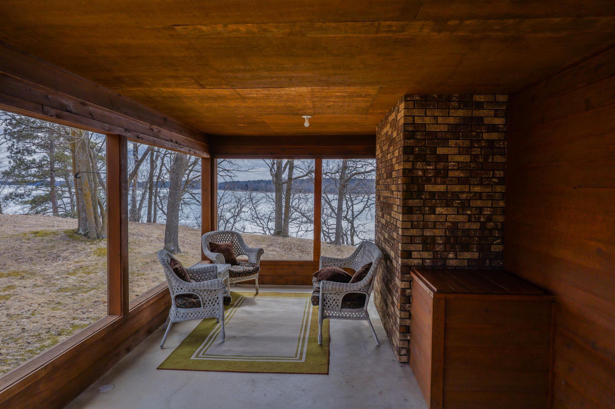 Amazing Lake Views Screened Porch