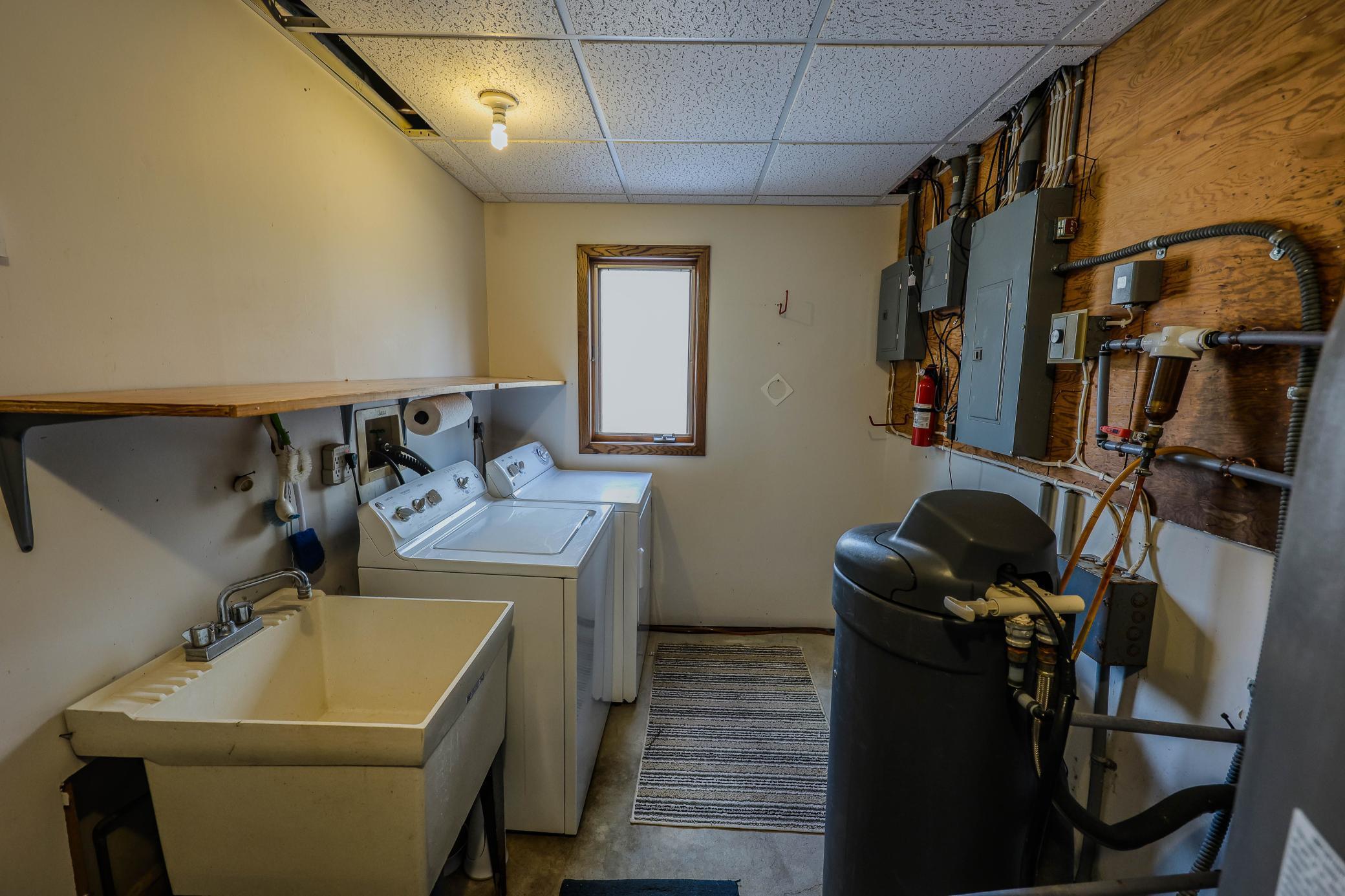 Lower Level Utility & Laundry