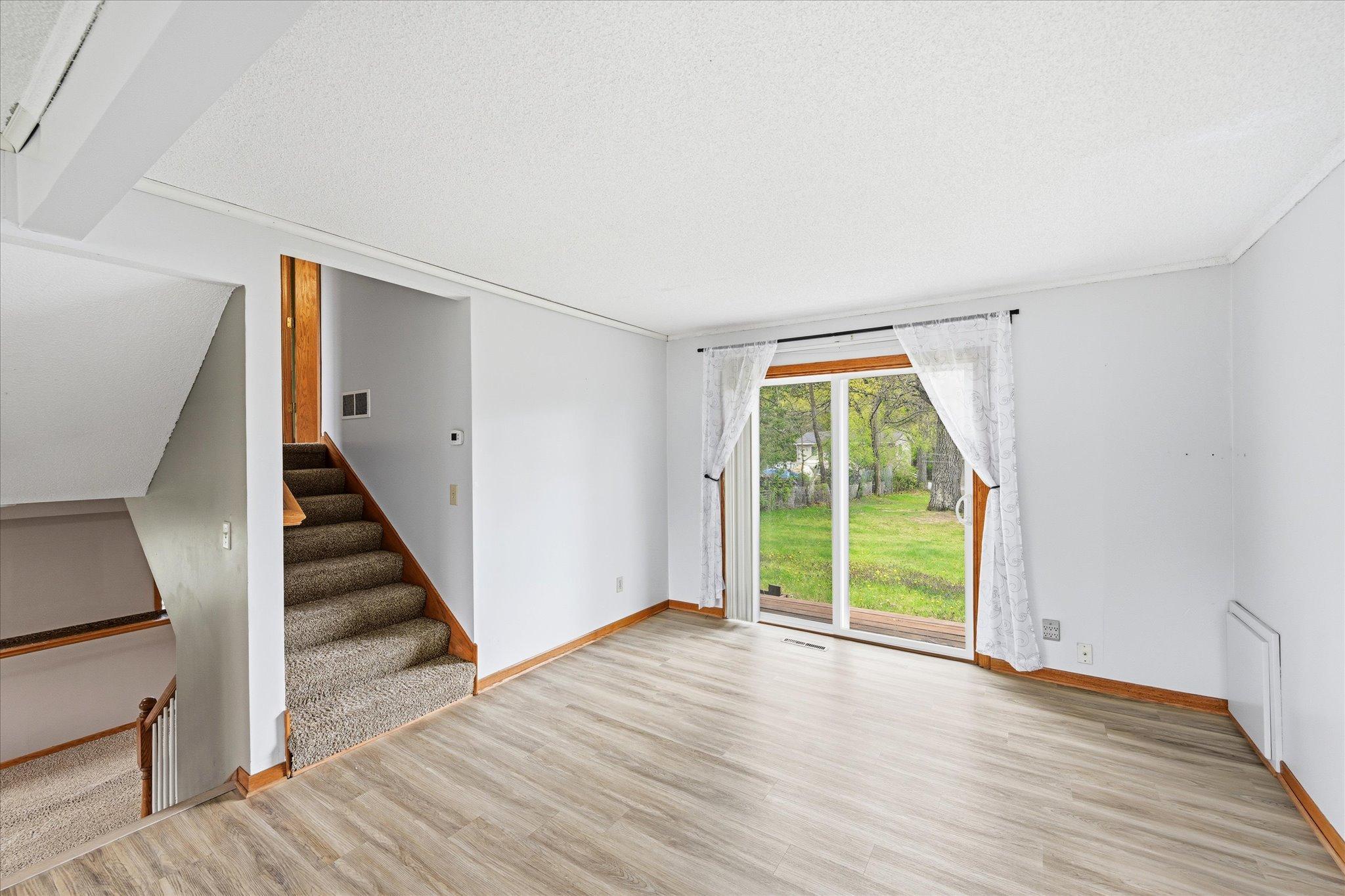 31-14649 283 1_2 Ave NW [3041113]- 031.jpg