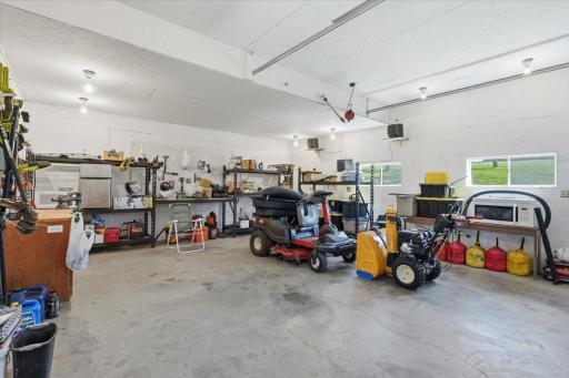 A beautifully insulated and lighted shop located on the south side of this large building