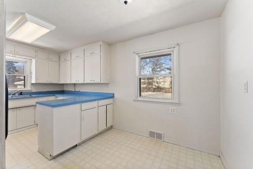 Kitchen / Dining Area