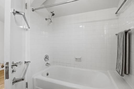 571 Griggs Street S, Saint Paul, MN 55116