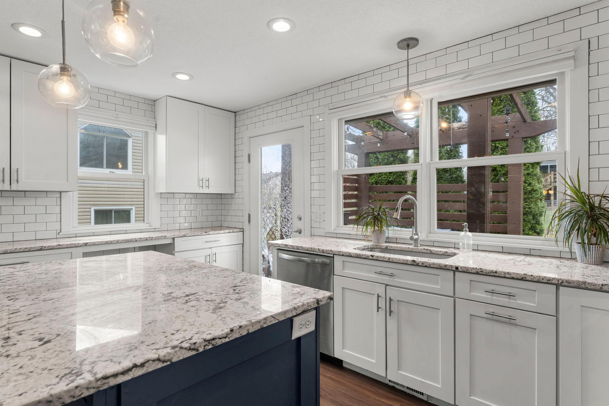 13-web-or-mls-8509 Morgan Ln-141.jpg