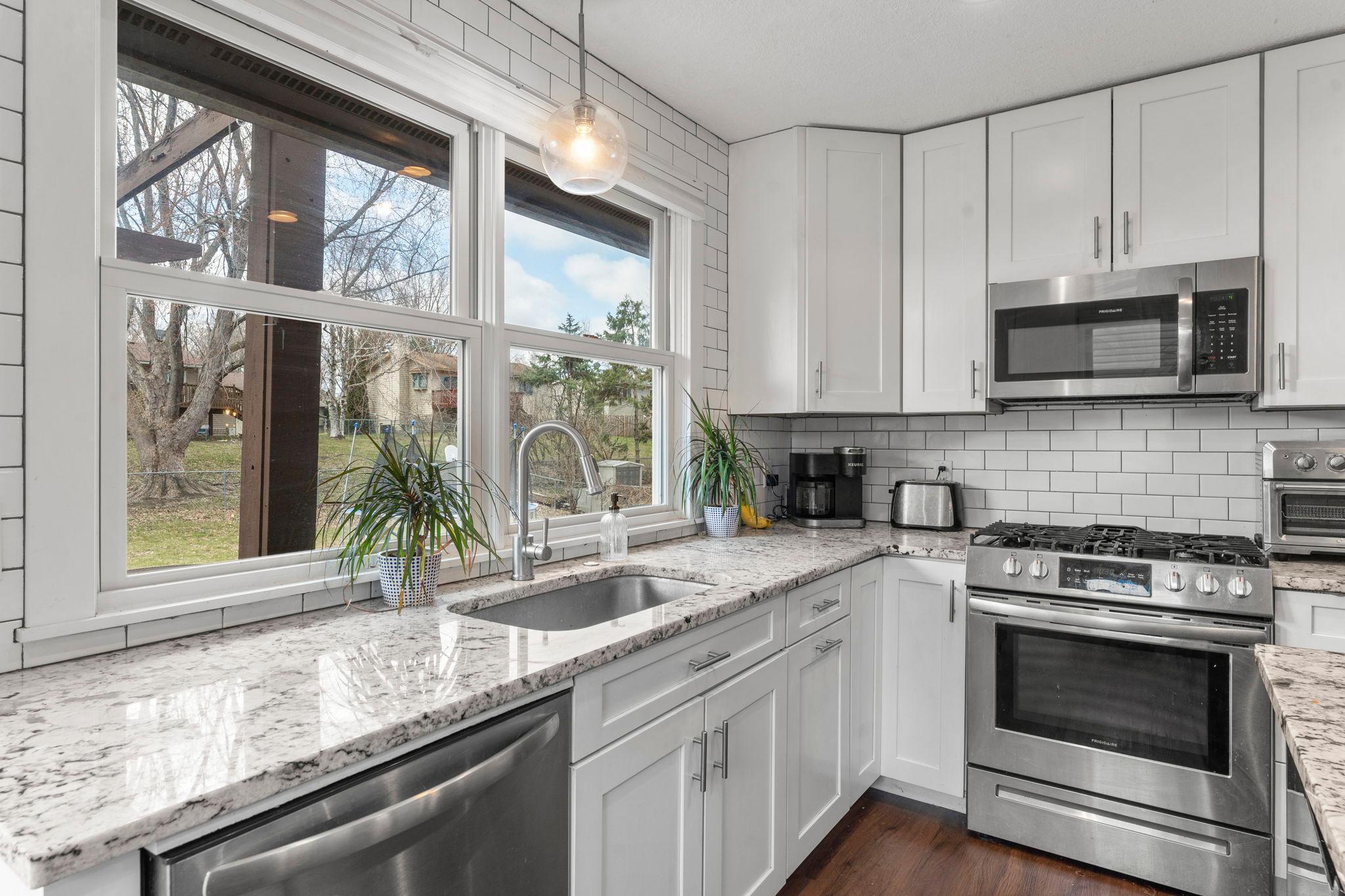 17-web-or-mls-8509 Morgan Ln-163.jpg