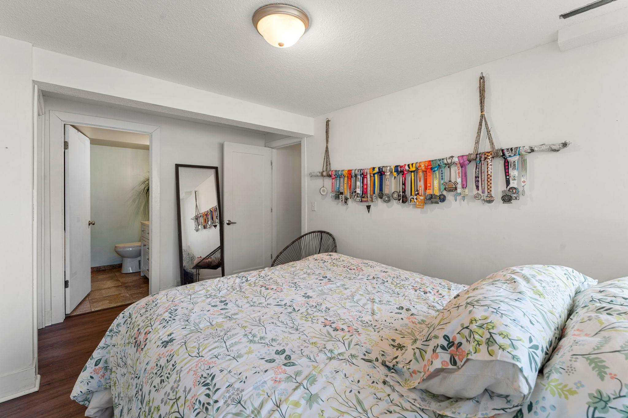 20-web-or-mls-8509 Morgan Ln-201.jpg