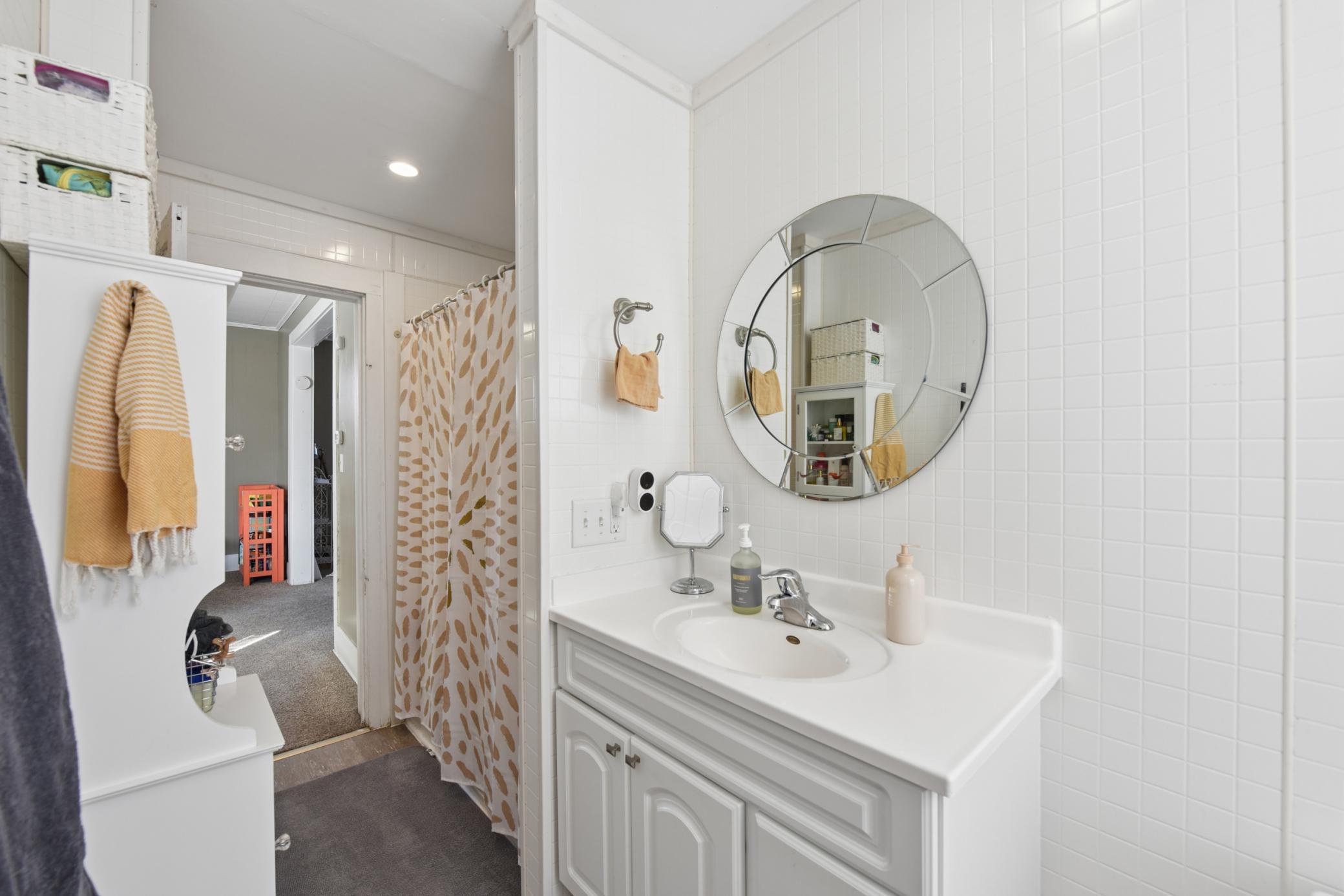 Unit 155- Bathroom
