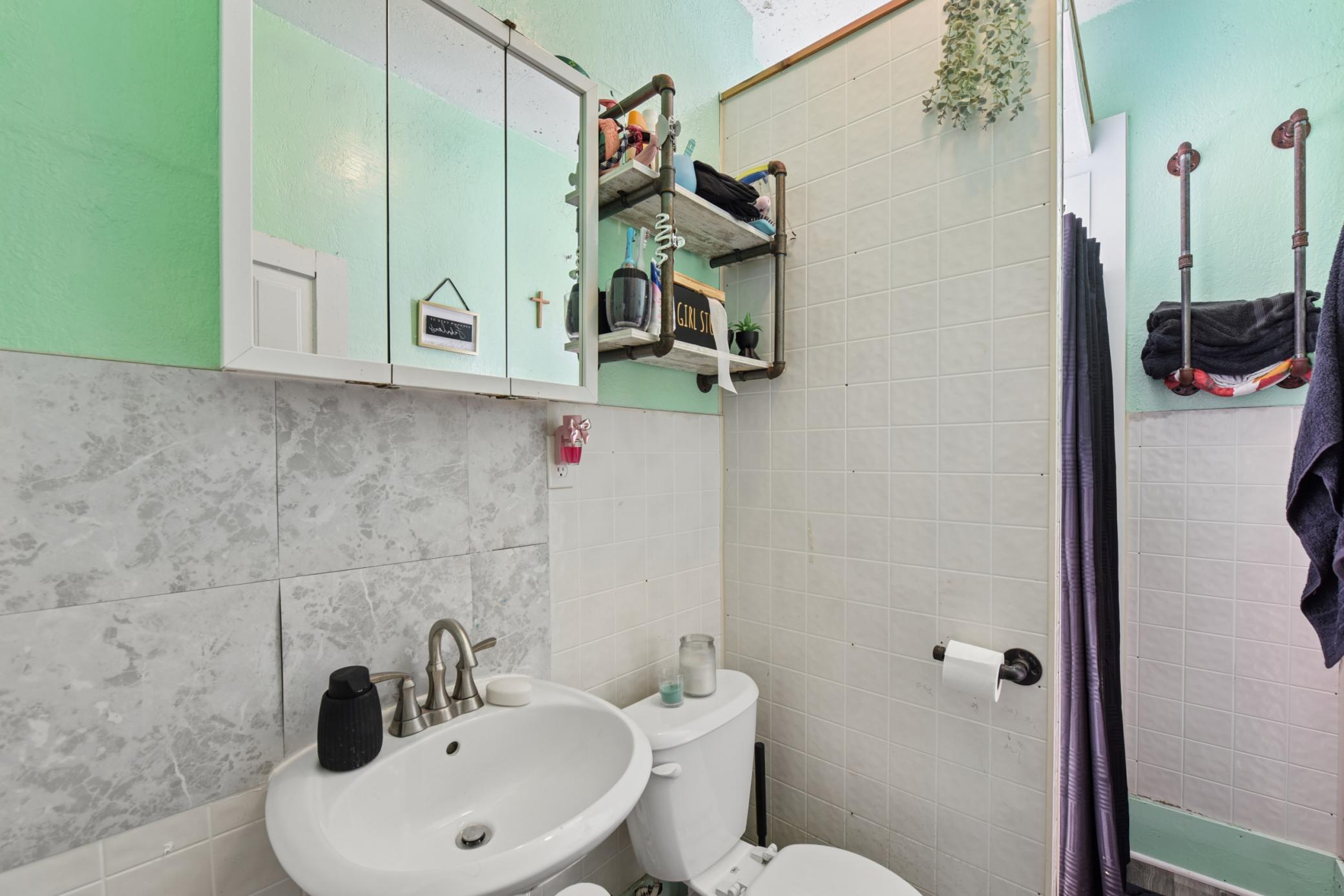 Unit 157- Bathroom