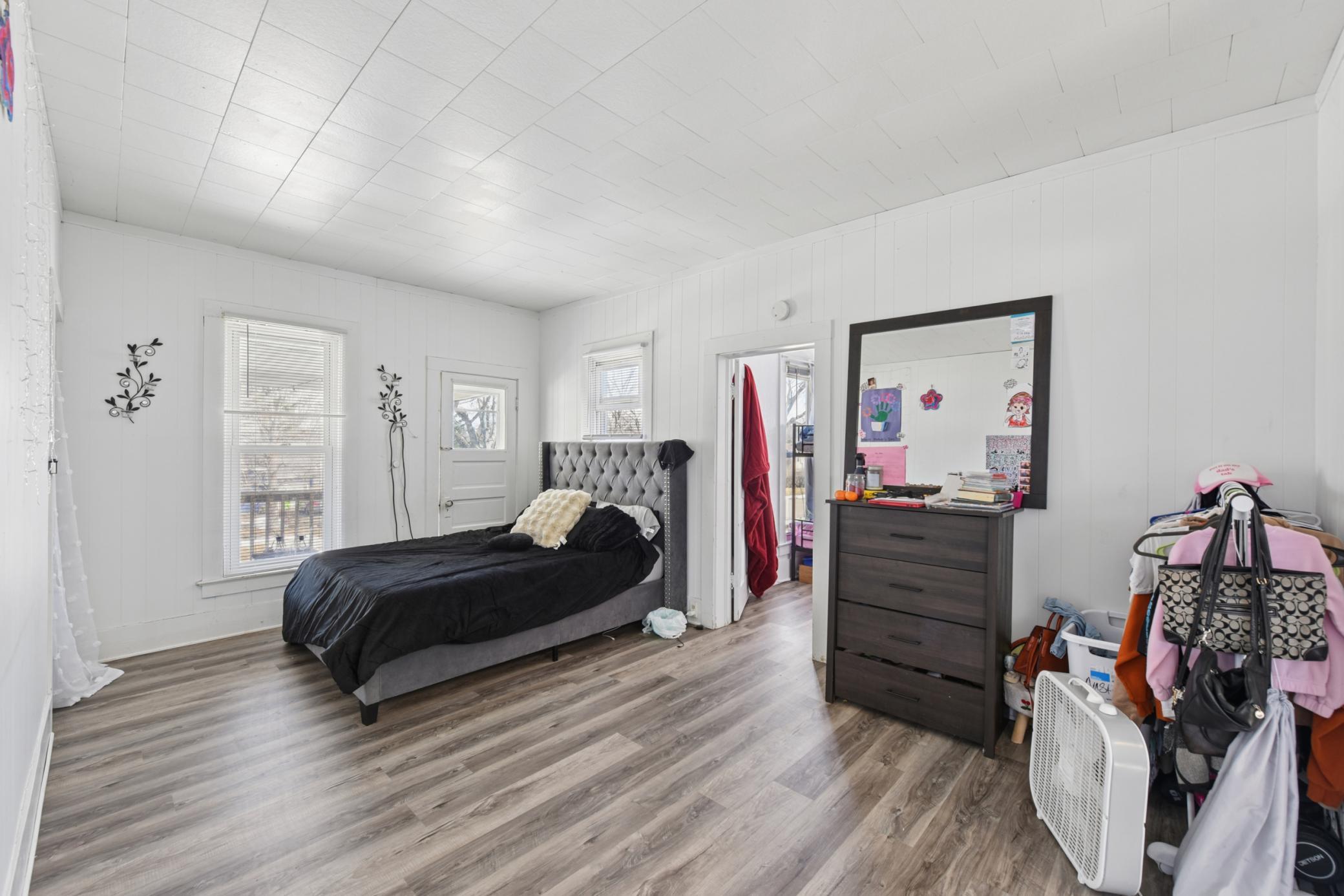 Unit 157- Living Room/Bed