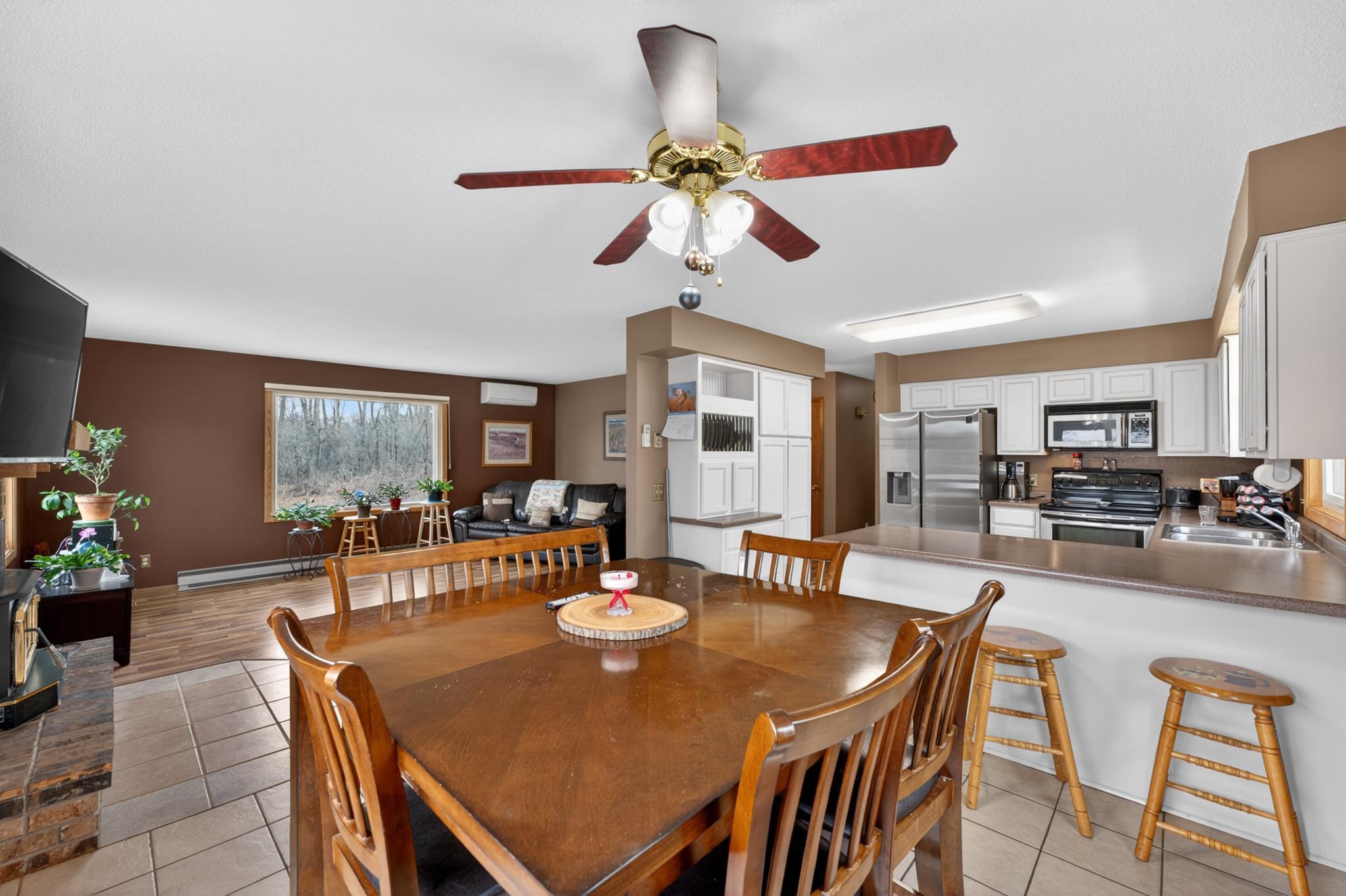 Dinning Area/Kitchen Bar