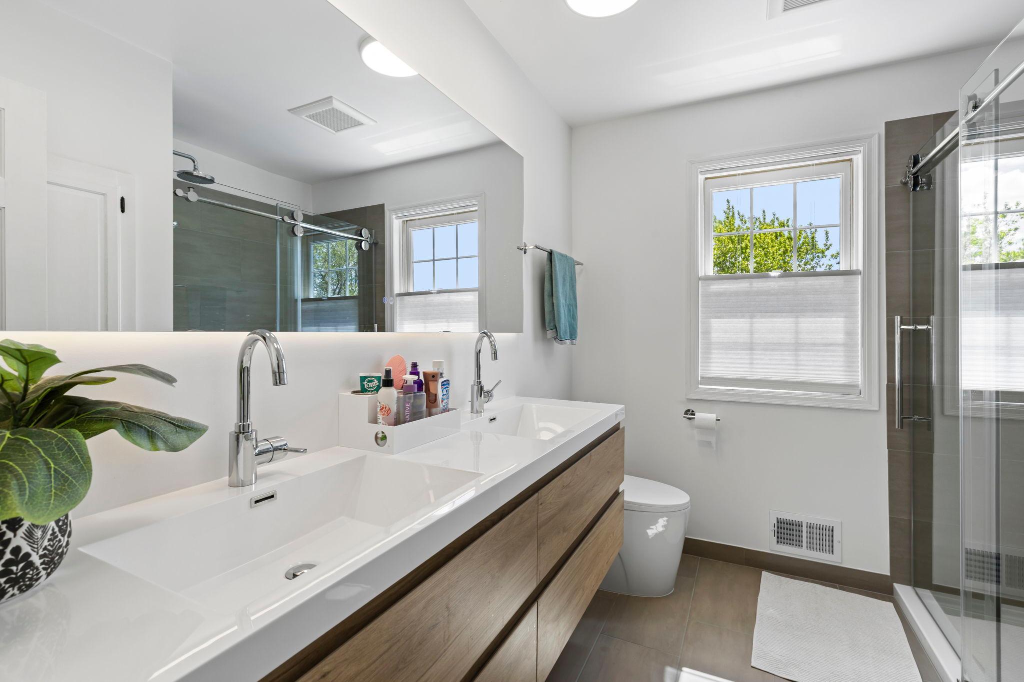 Remodeled shared upper level 3/4 bath