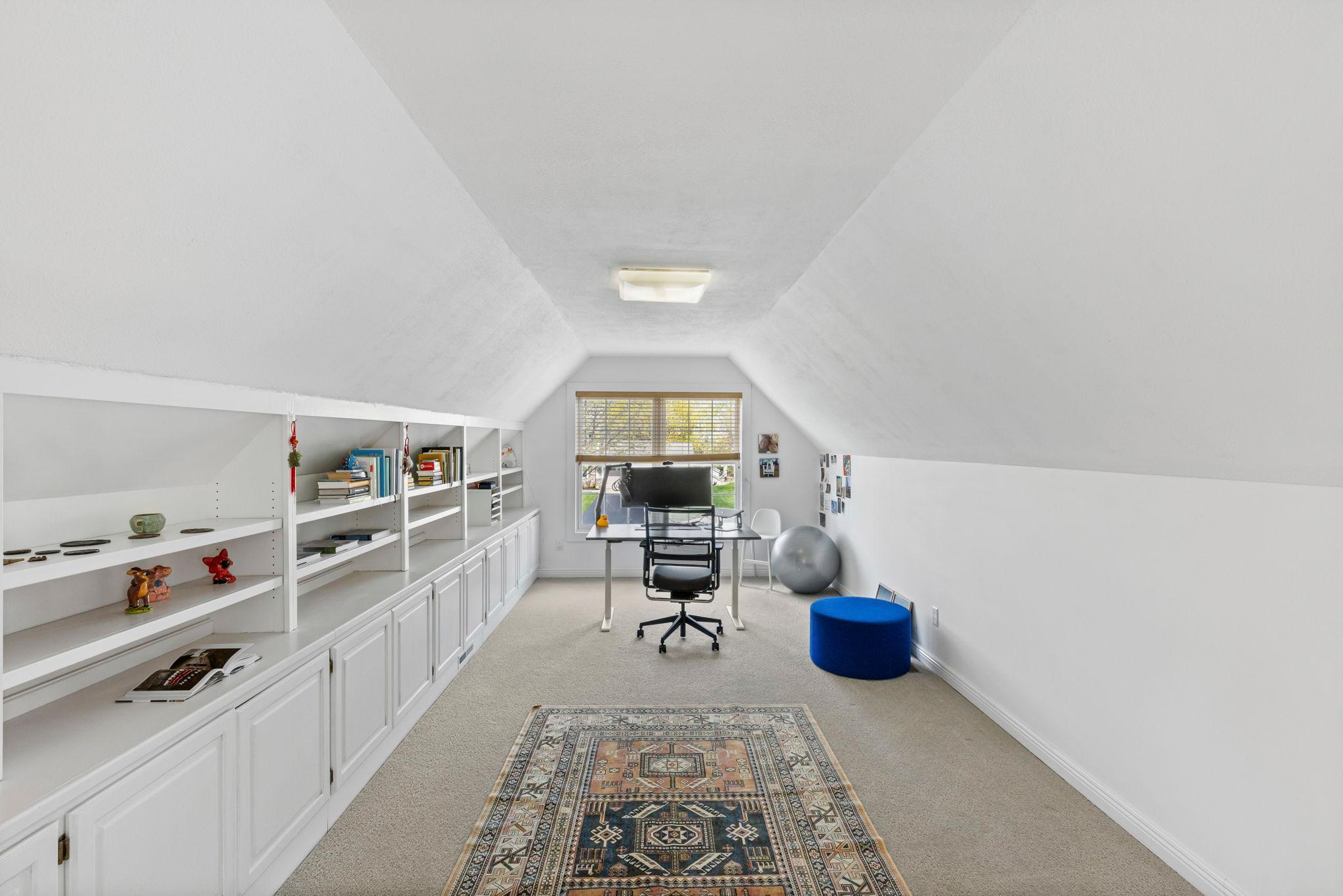Upper level bonus room