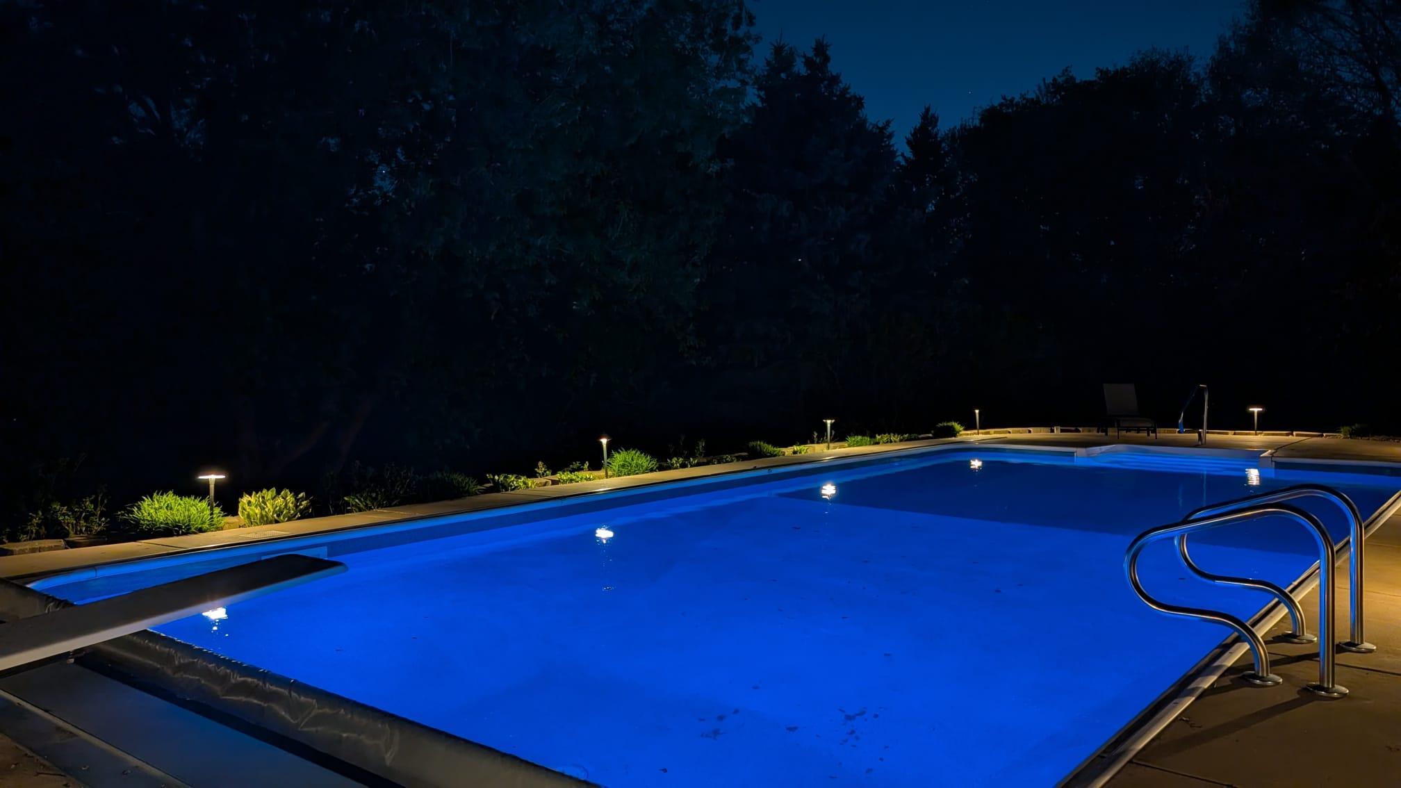 Enjoy the evenings in the pool