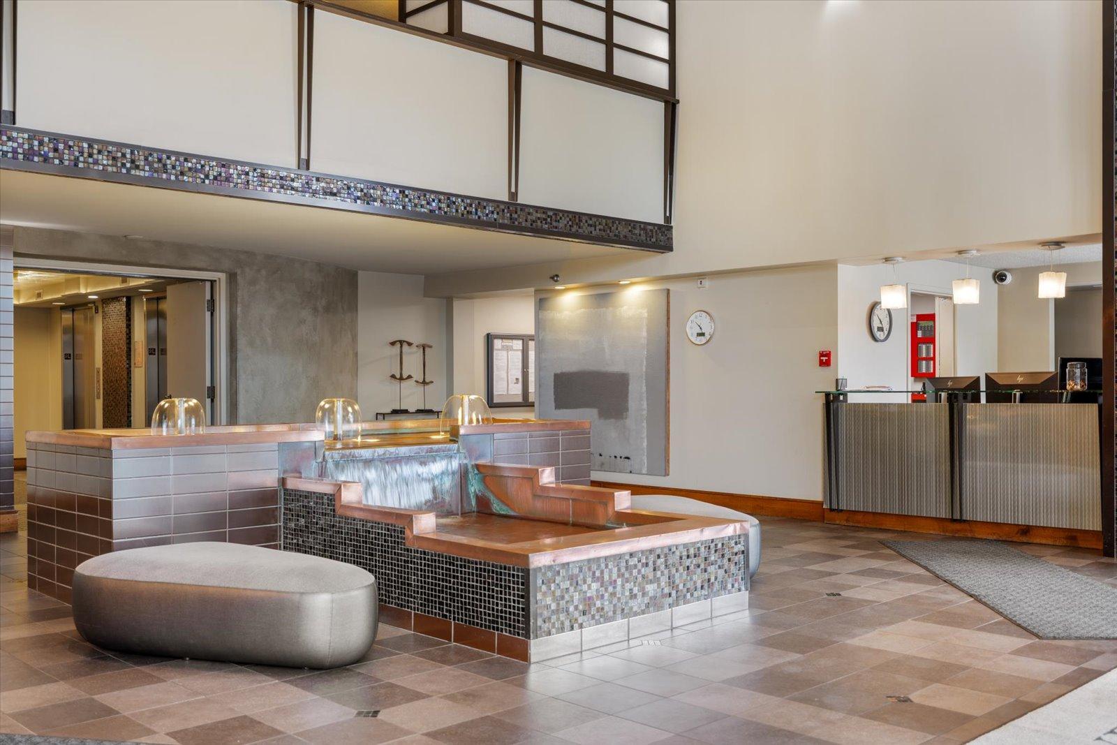 Lobby/Front Entrance/24-Hour Concierge