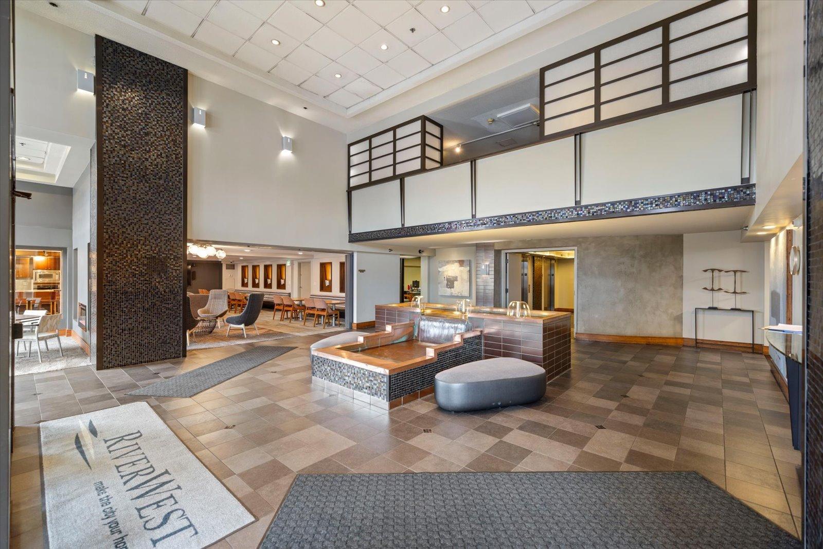 Lobby/Front Entrance/24-Hour Concierge