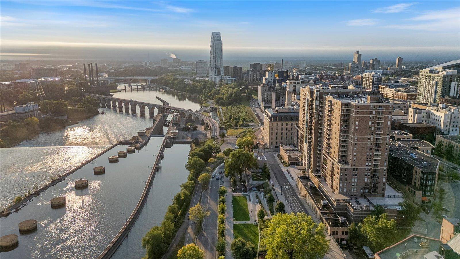 RiverWest in Minneapolis' Mill District - (Stone Arch Bridge/Waterfront Park/West River Pkwy)