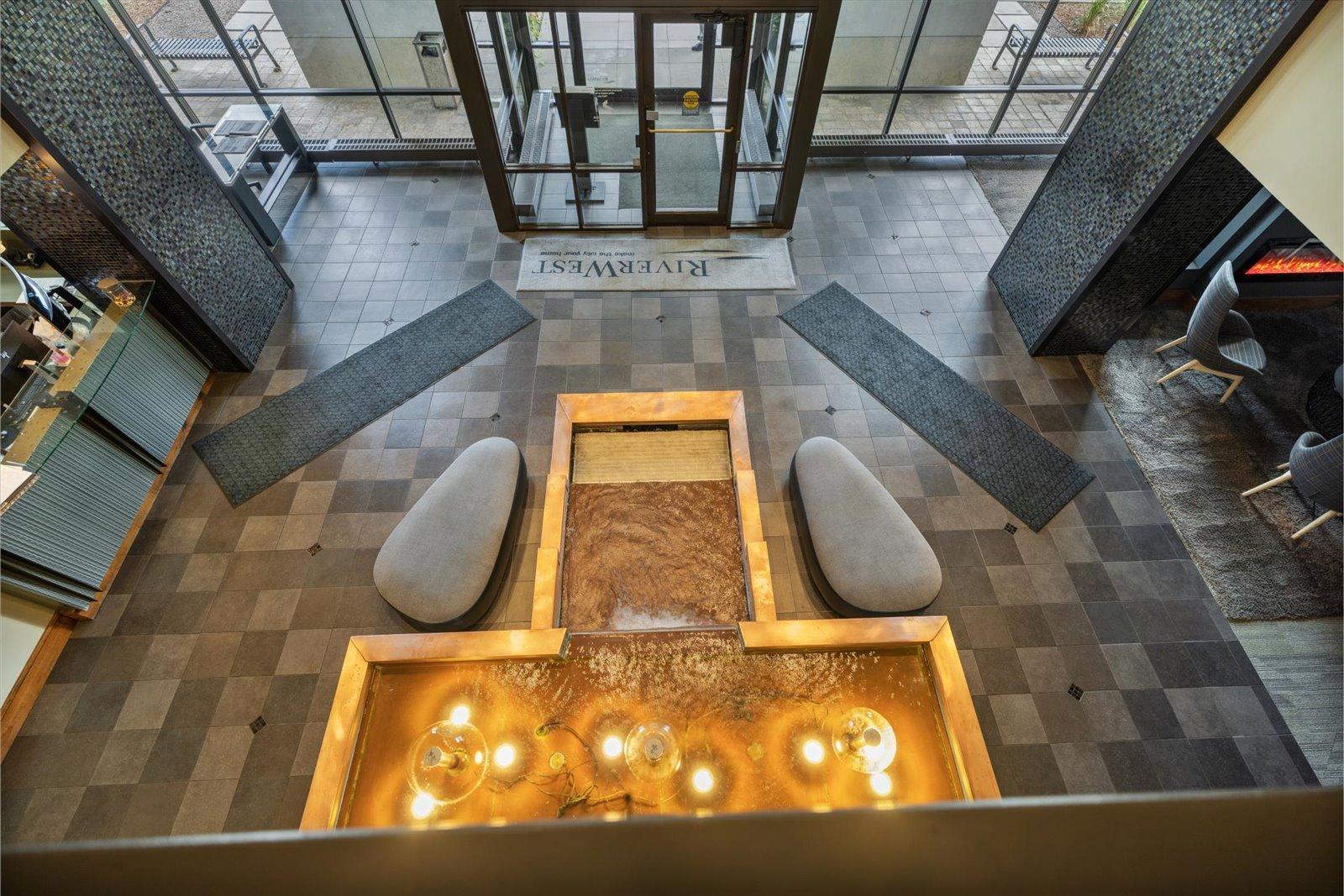 Lobby/Front Entrance/24-Hour Concierge