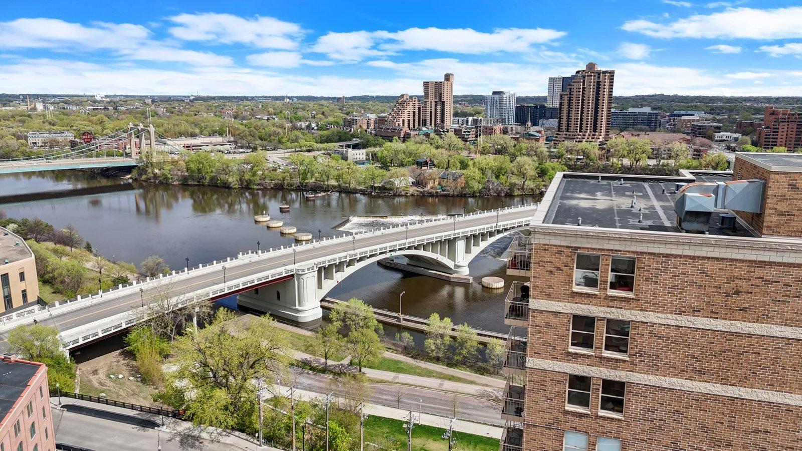 River Front/Unit 1823