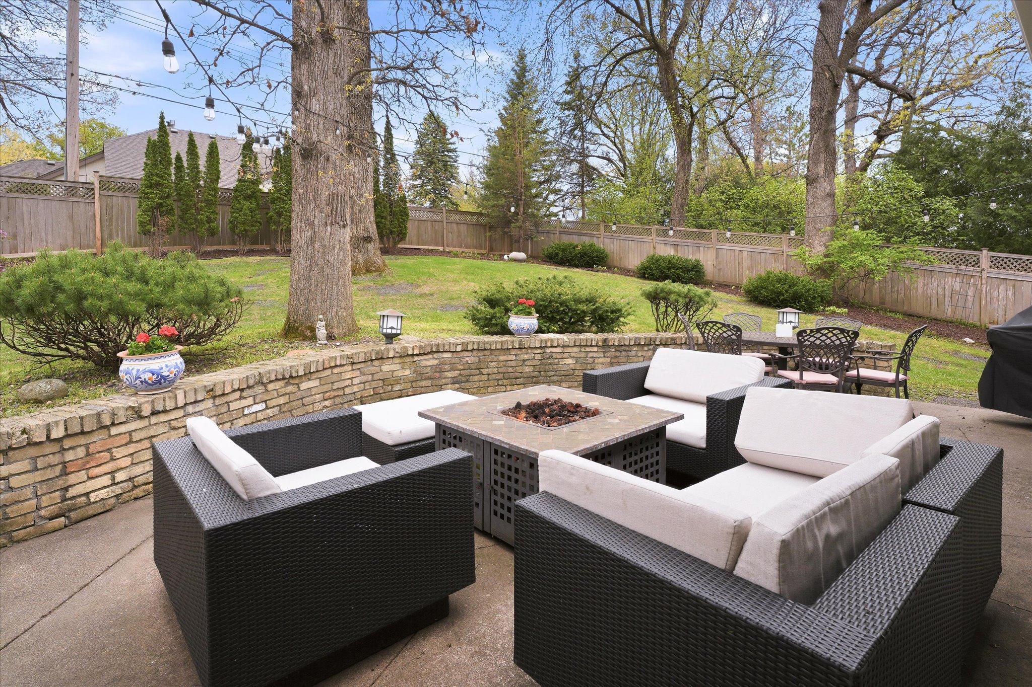 Fabulous patio connected to the kitchen, dining room and family room