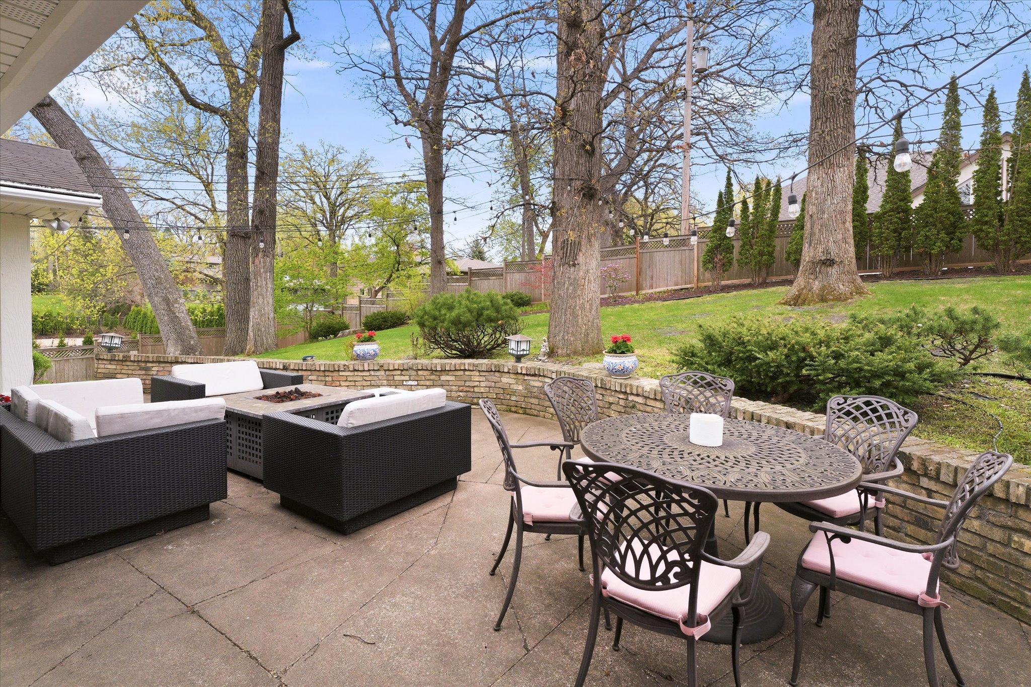 Fabulous patio connected to the kitchen, dining room and family room