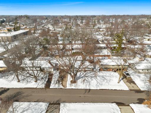 Conveniently located near shopping, restaurants, and local amenities—including walking distance to Crystal Highlands Park and Valley Place Park.