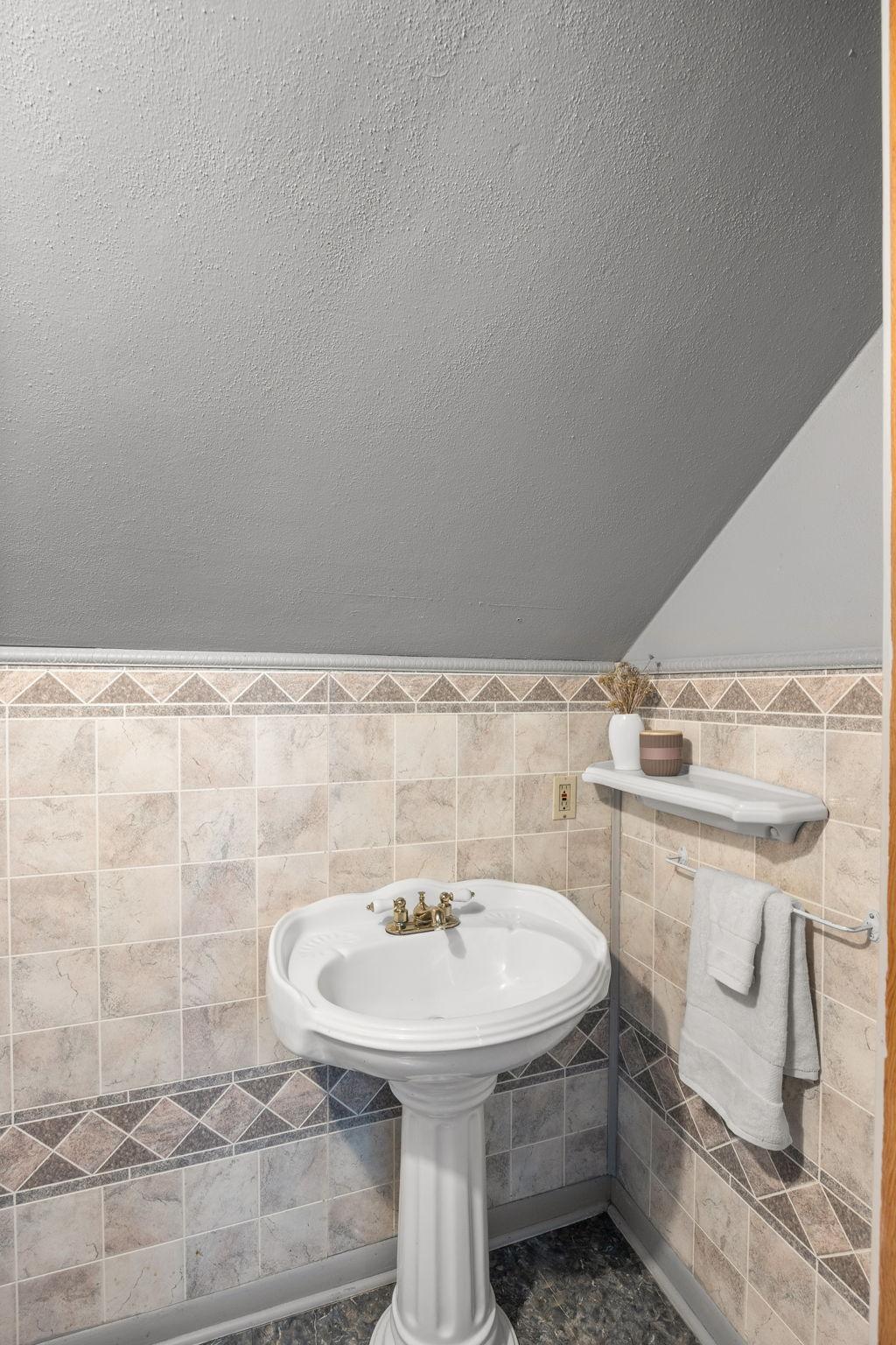 The primary suites private half bathroom.