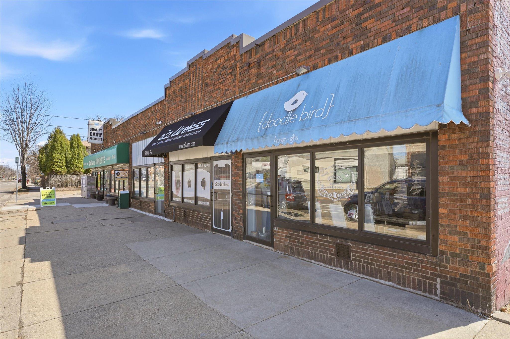 Supermarket and gift store 1/2 block away.