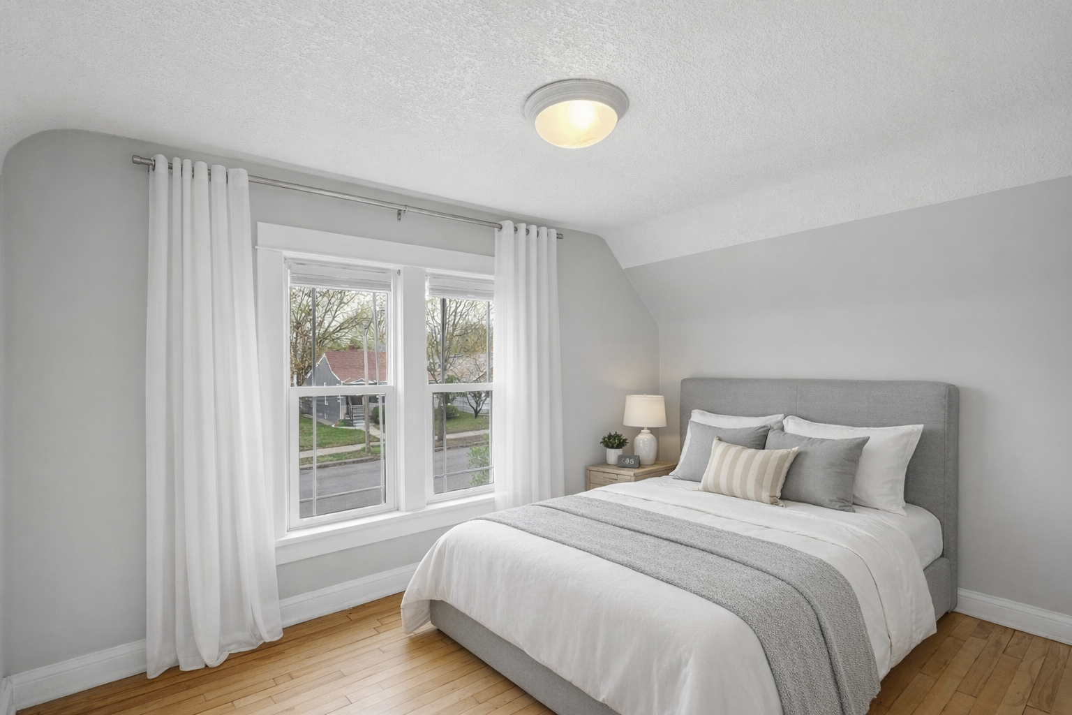 2nd bedroom upstairs