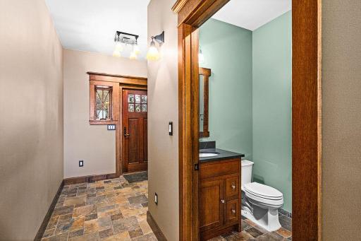 5220 London Road, Duluth, MN 55804